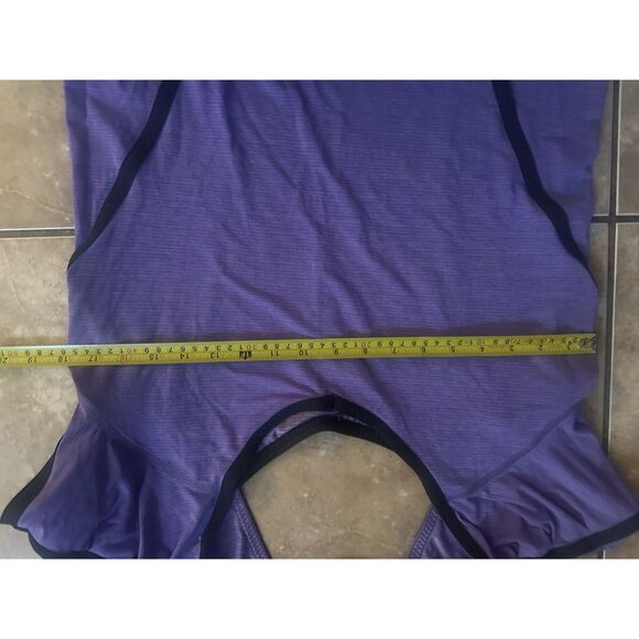 Lululemon 10 Basic Purple Active Tee Shirt Top Cut Out Stretch - Picture 6 of 8